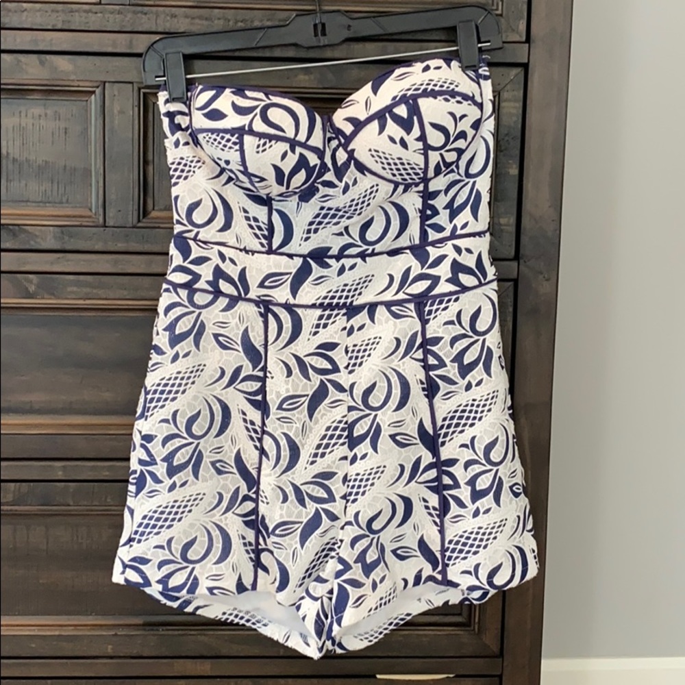 Cute lace navy/white romper